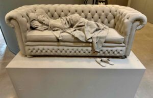 Vallee-de-la-Lys-Wunderkammer-Hans-Op-de-Beeck-canape
