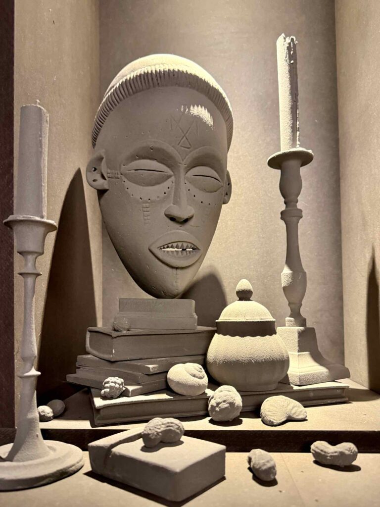 Vallee-de-la-Lys-Wunderkammer-Hans-Op-de-Beeck-masque