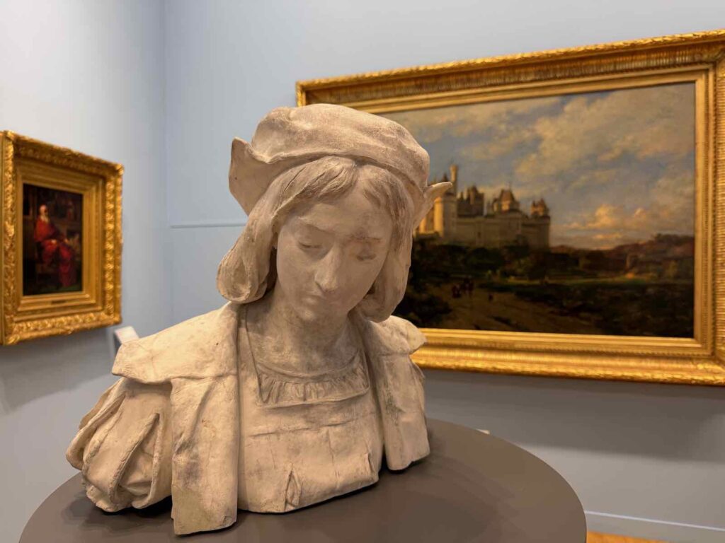 Beauvais MUDO La Jeunesse de Raphaël Sanzio, dit Raphaël enfant, Eugène Aizelin, 1887, plâtre