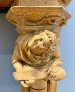 Beauvais-MUDO-pilier