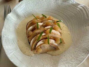 Relais-de-Vincey-champignons-en-textures-poire-roquefort
