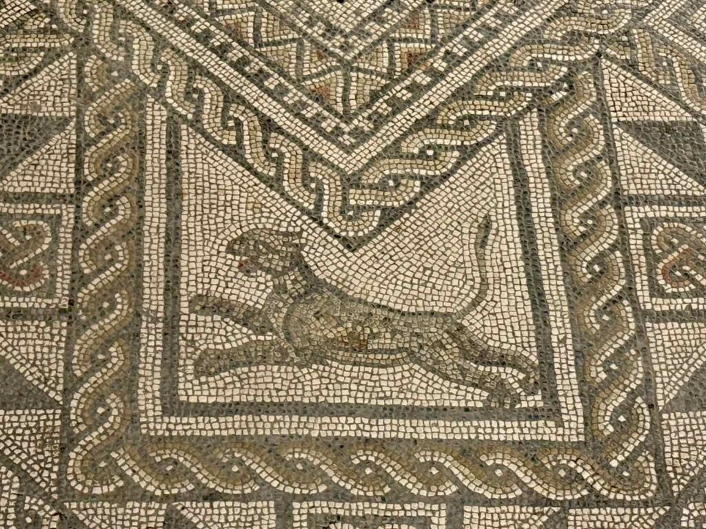 Vosges-Grand-detail-mosaique-animal