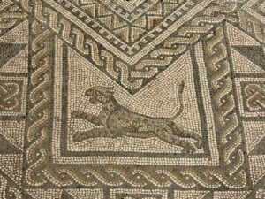 Vosges-Grand-detail-mosaique-animal