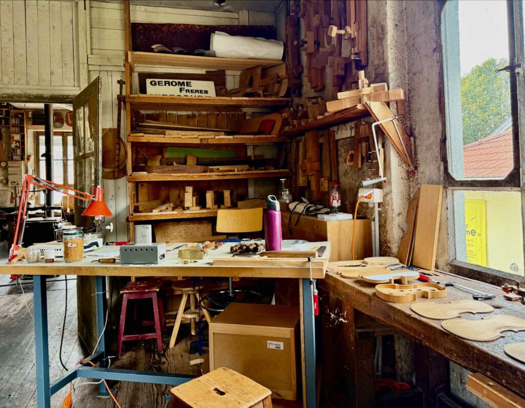 Vosges-Mirecourt-atelier-Gerome-premiere-salle