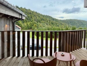 Vosges-Xonrupt-Longemer-hotel-chalet-Collet-balcon