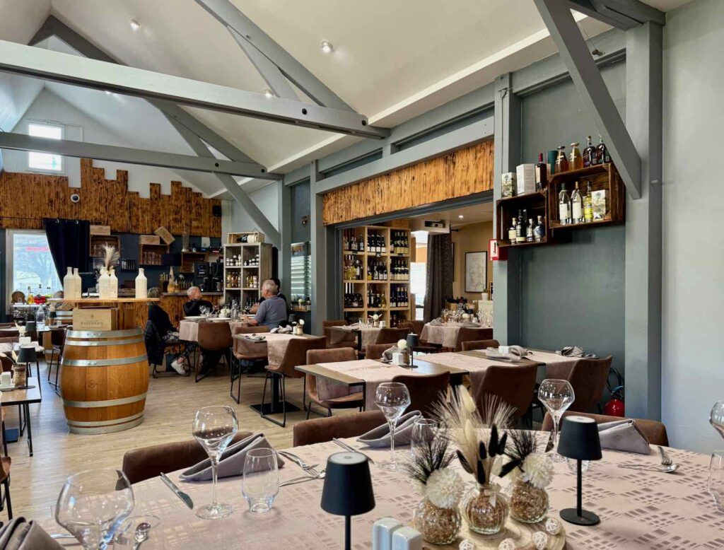 Vosges-restuarant-La-Marmite-Greux-salle