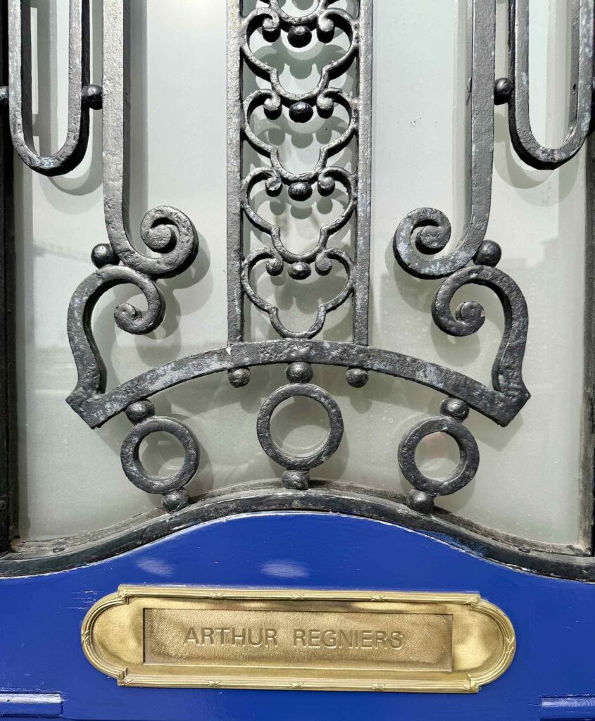 Charleroi-Art-deco-Maison-Regniers-boite-aux-lettre