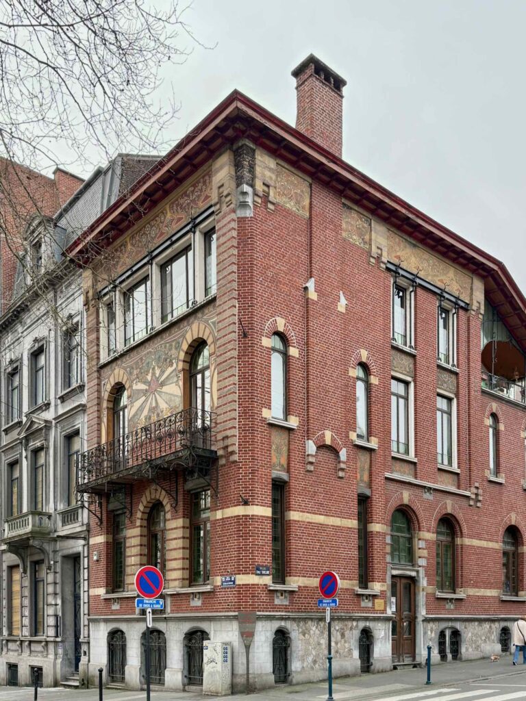 Charleroi-Maison-doree-rue-Tumelaire