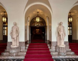 Charleroi-hotel-de-ville-entree