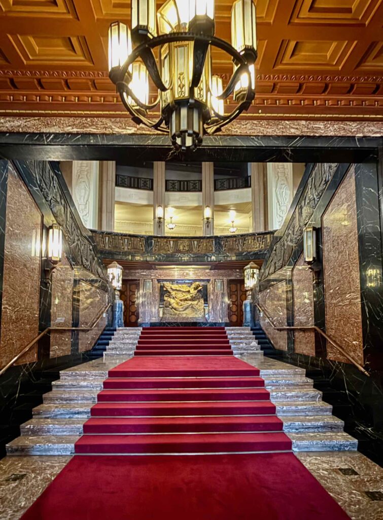 Charleroi-hotel-de-ville-escalier-honneur