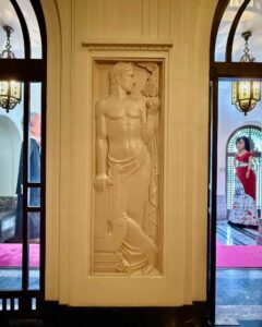 Charleroi-hotel-de-ville-pilier