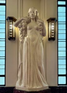 Charleroi-hotel-de-ville-statue