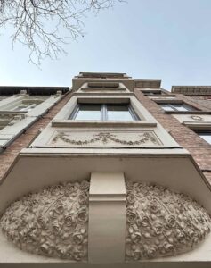 Charleroi-maison-Art-deco-roses-stylisees