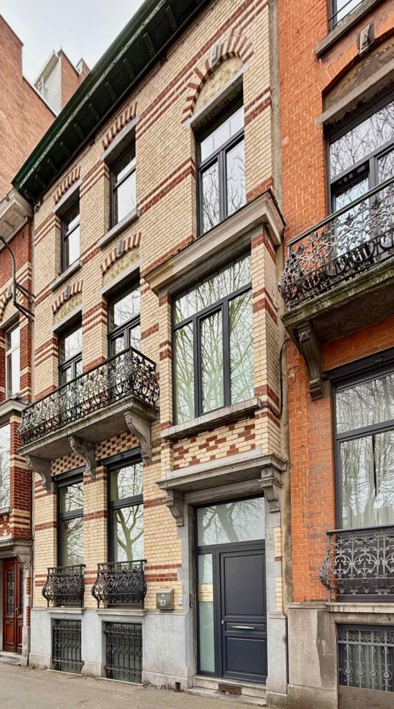 Charleroi-maison-briques-vernissees