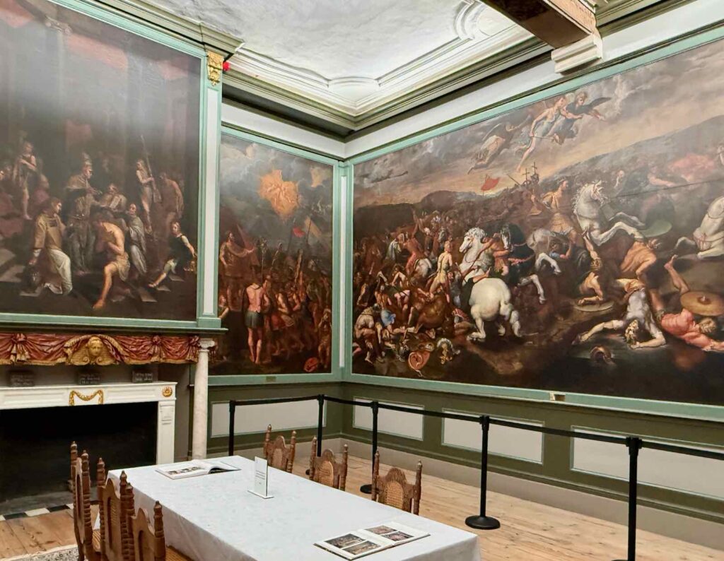 Bruges-balade-Maitres-flamands-Cour-Bladelin-salle-romaine