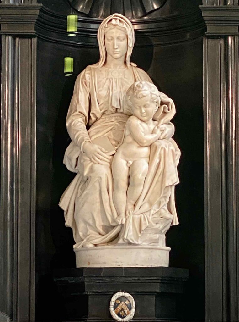 Bruges-balade-Maîtres-flamands-eglise-Notre-Dame-La-Vierge-et-l-Enfant-Michel-Ange-gros-plan