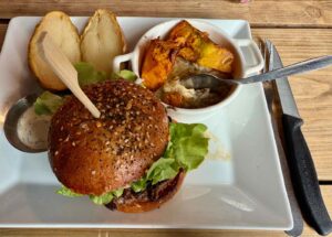 Hem-L-Etable-burger-cheddar