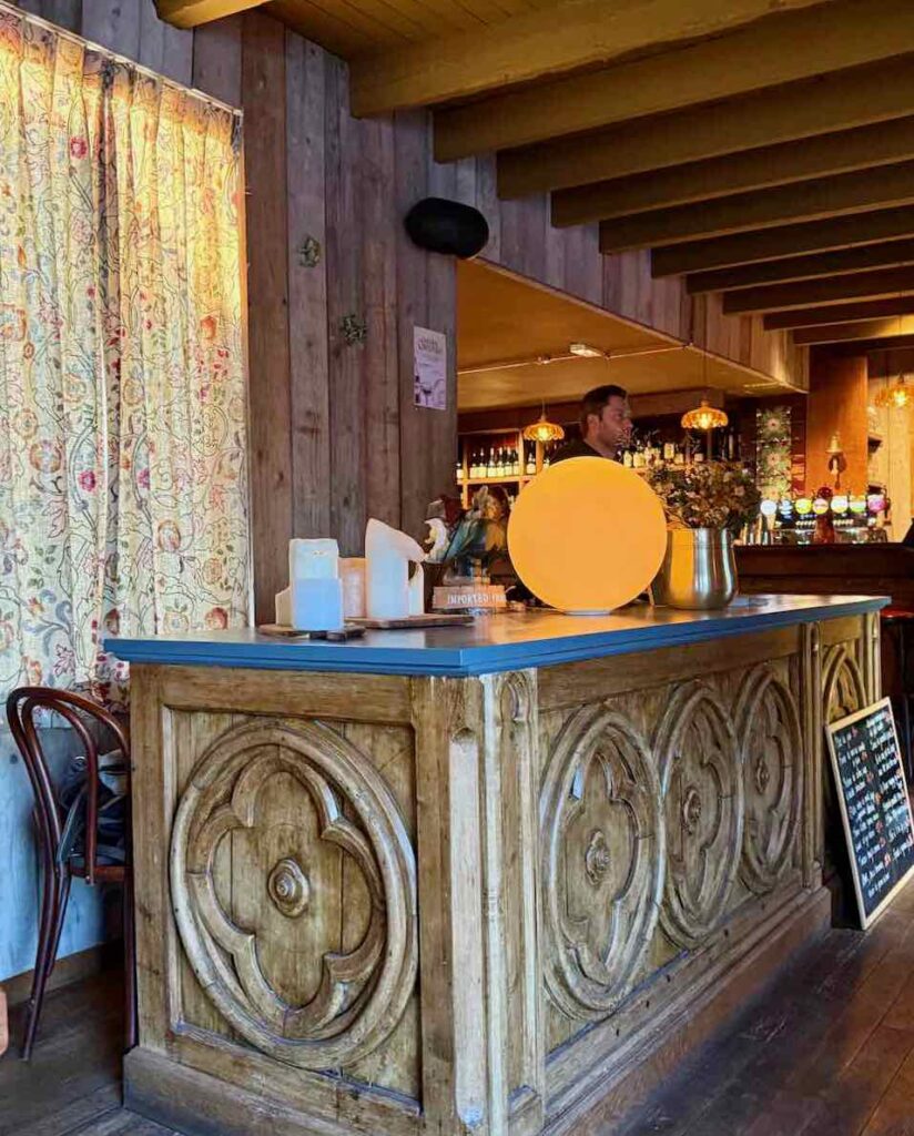 Taverne-Grenouille-comptoir