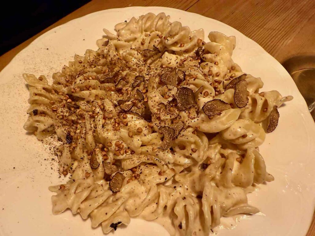 Taverne-Grenouille-eliche-crème-de-comte-truffe-blanche-et-copeaux