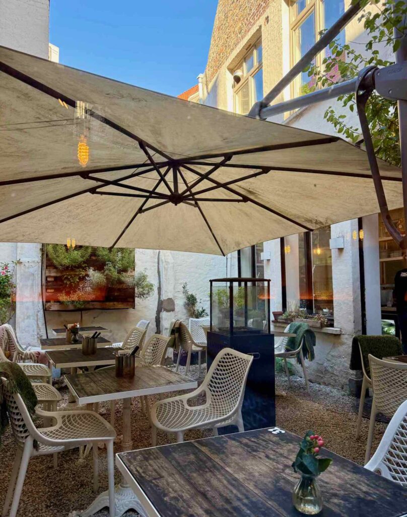 Bruges-neuf-suggestions-That-s-Toast-cour