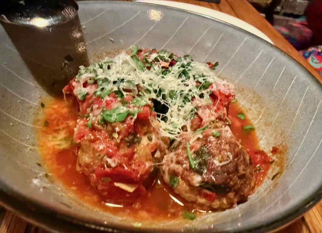 Neuf-suggestions-brugeoises-Tom-s-Diner-albondigas