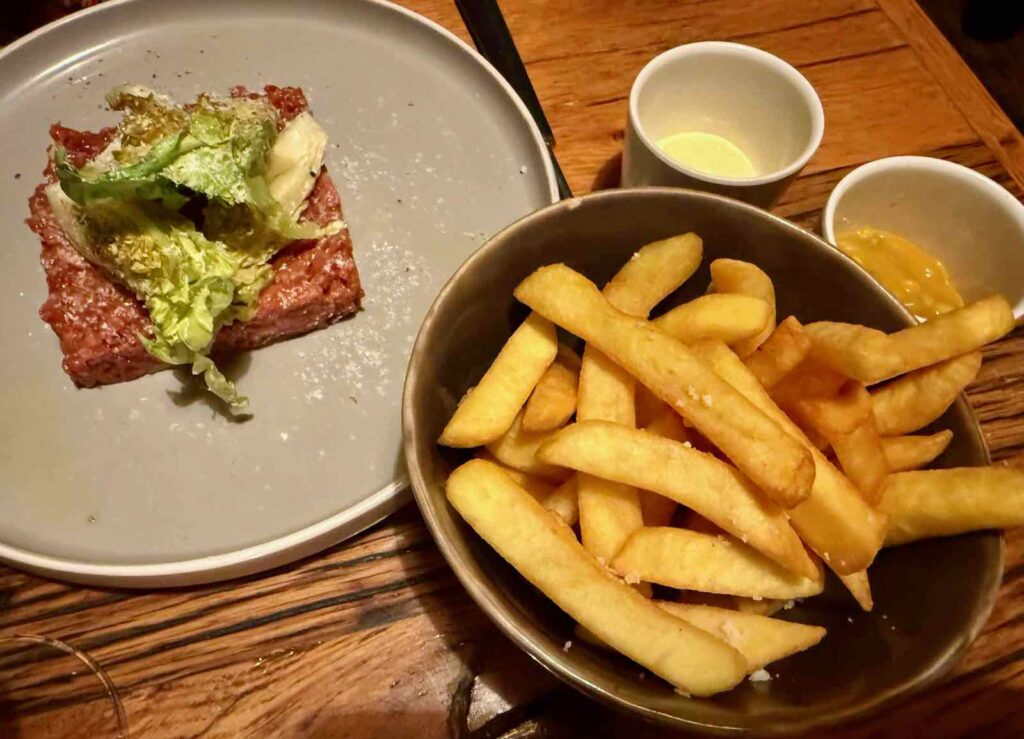 Neuf-suggestions-brugeoises-Tom-s-Diner-tartare