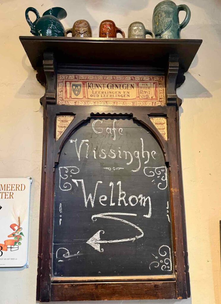 Neuf-suggestions-brugeoises-cafe-Vlissinghe-tableau-noir