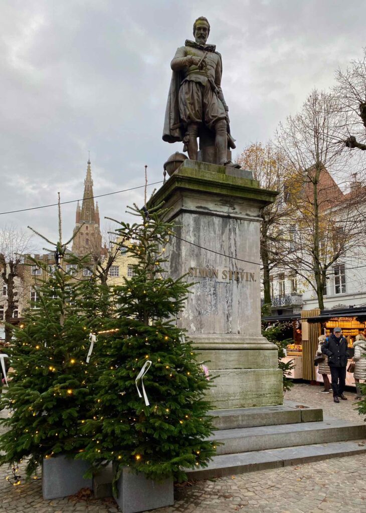 Neuf-suggestions-brugeoises-marche-Noel-place-Simon-Stevin