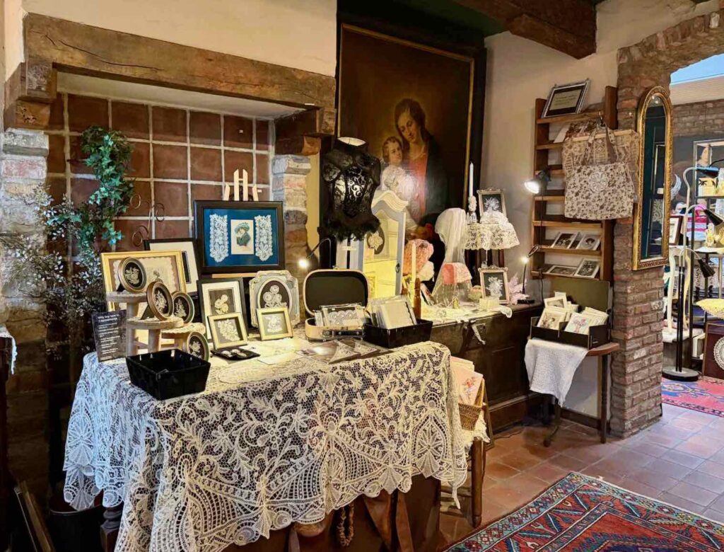 Neuf-suggestions-brugeoises-t-Apostelientje-interieur