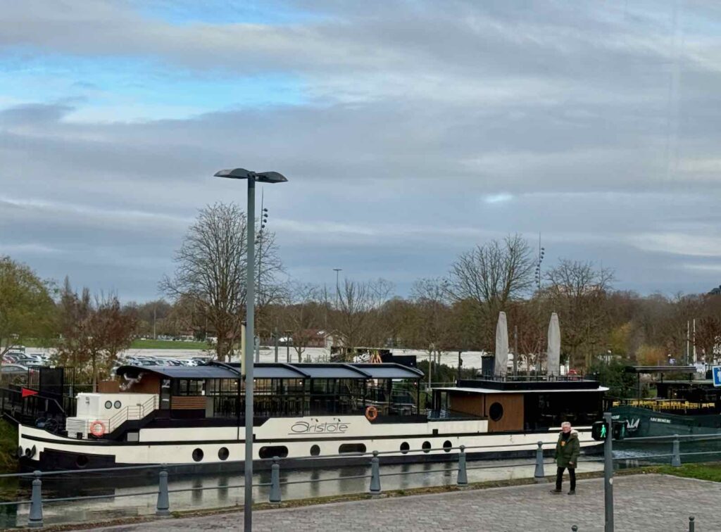 Imperial-bus-City-tour-Lille-canal-Deule