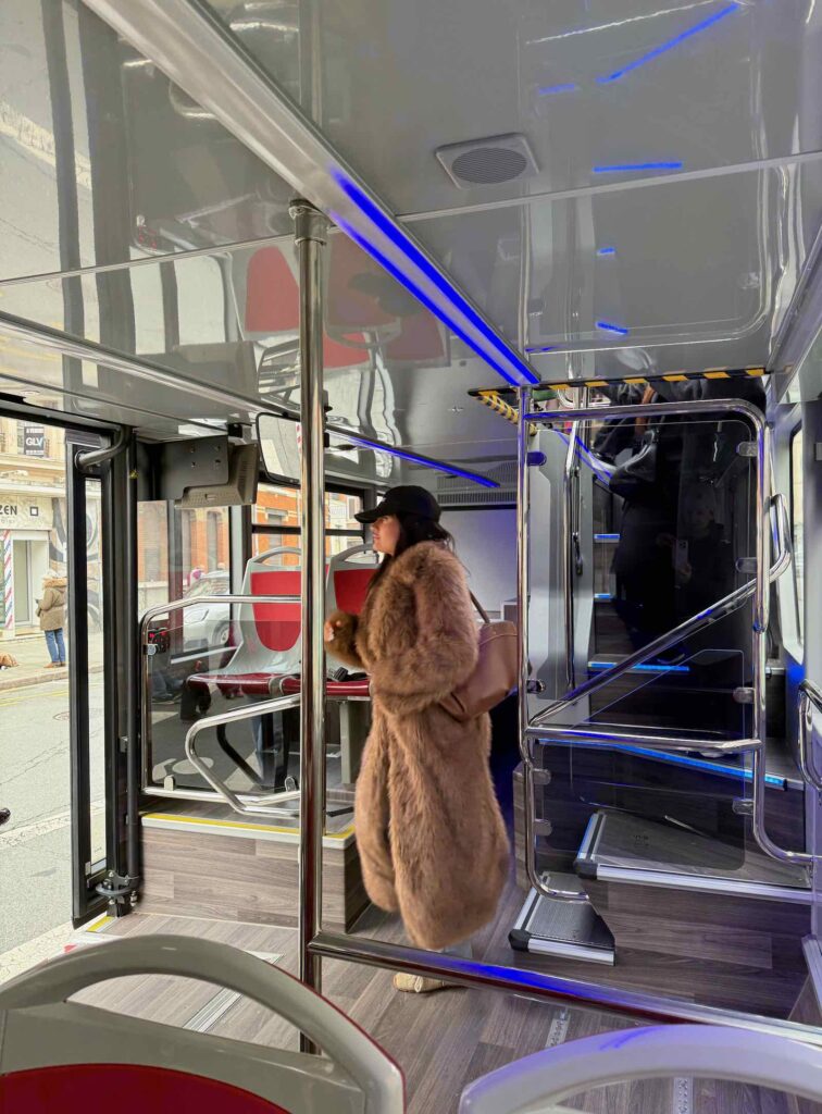 Imperial-bus-City-tour-Lille-descente-bus