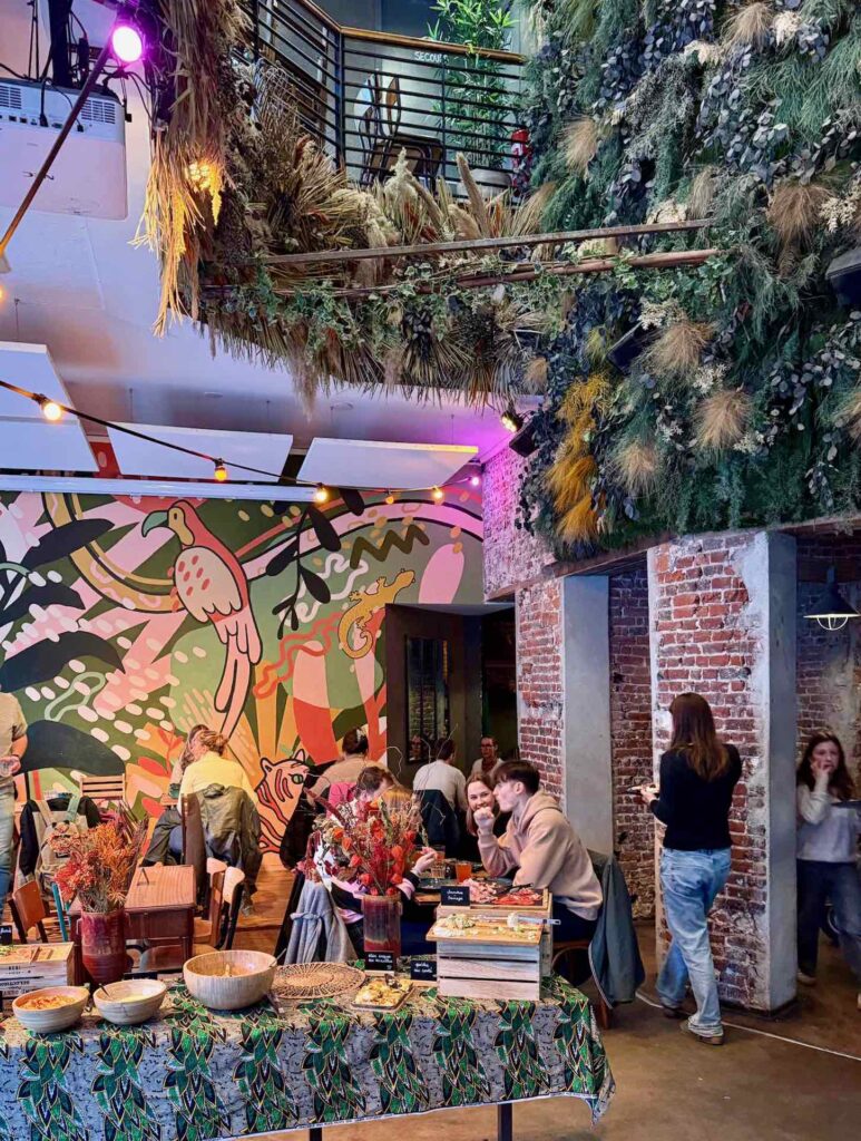 La-Canopee-a-Lille-panneau-interieur-hauteur