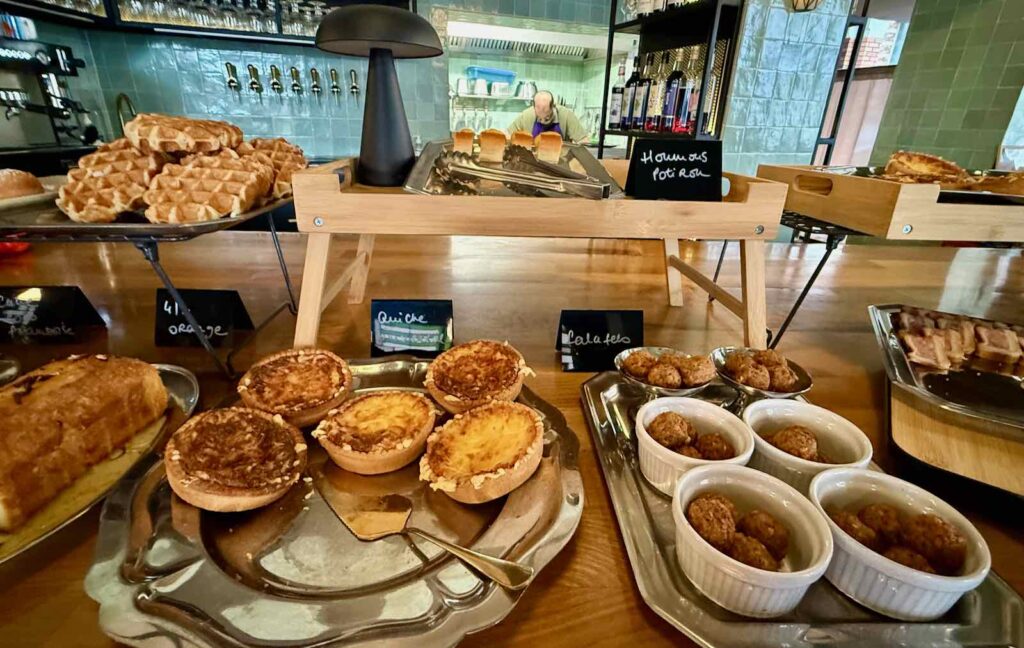 La-Cantine-des-Arcades-à-Tourcoing-buffet-divers