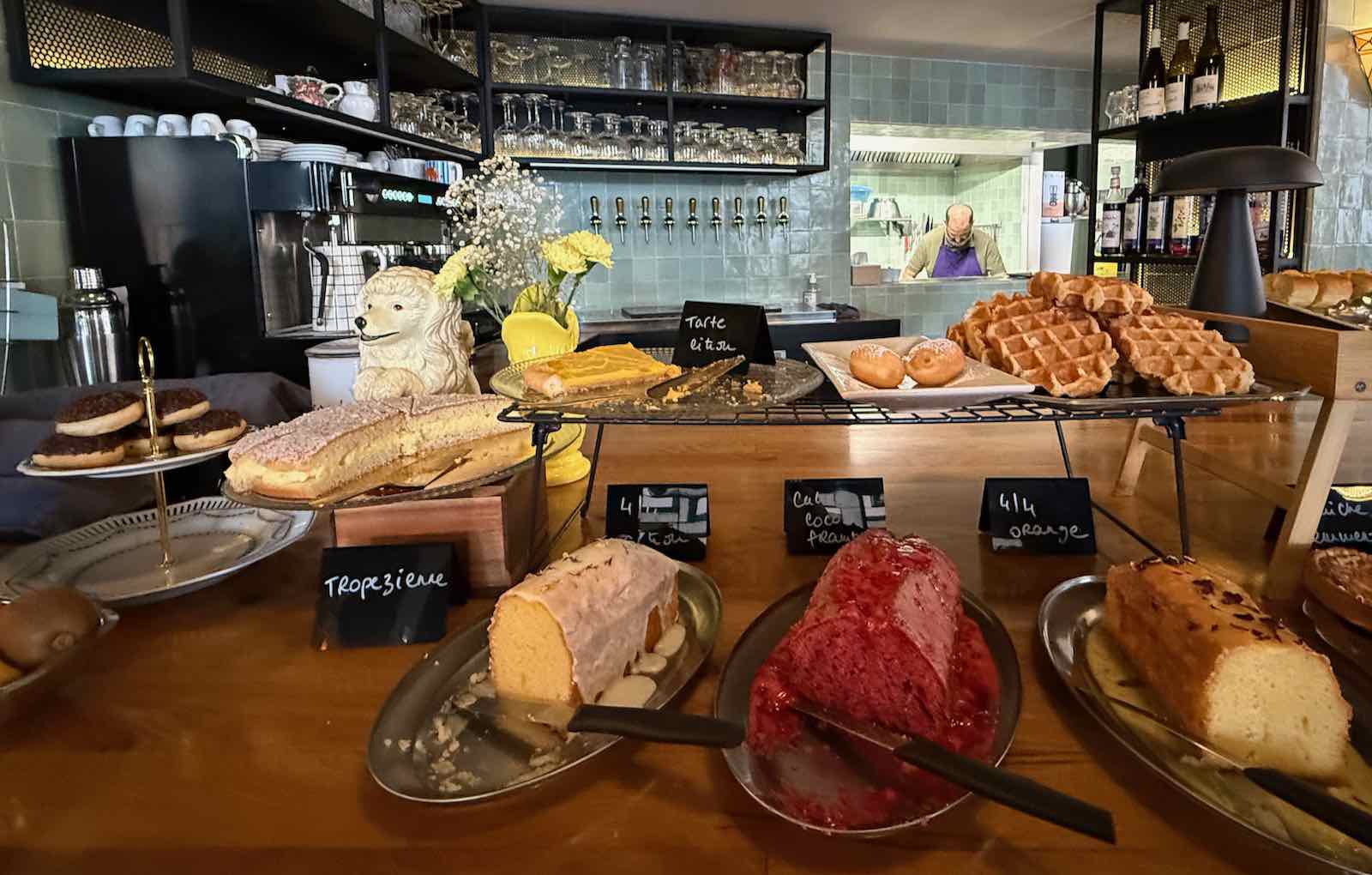 La-Cantine-des-Arcades-à-Tourcoing-buffet-gateaux