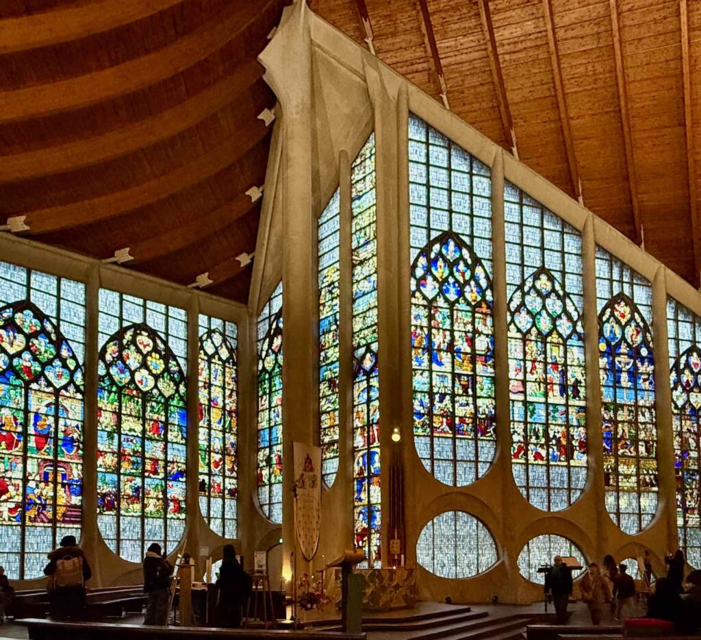 Rouen-eglise-sainte-Jeanne-d-Arc-vitraux