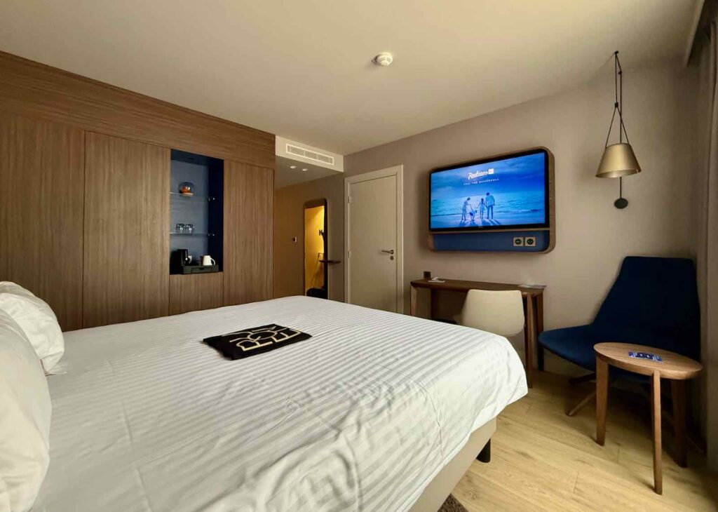 Rouen-rendez-vous-a-la-tombee-de-la-nuit-Radisson-Blu-chambre