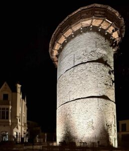 Rouen-rendez-vous-a-la-tombee-de-la-nuit-Radisson-Blu-donjon-voisin