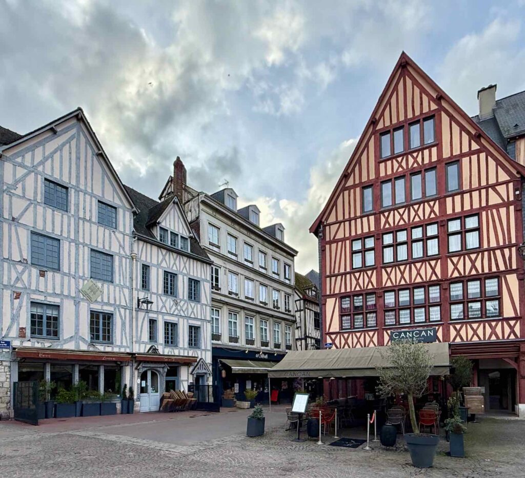 Rouen-vue-quartier-ancien-cinq