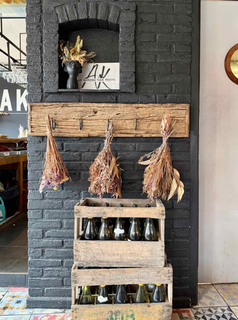 Au-Koning-van-Peene-a-Zuytpeene-caisses-vin