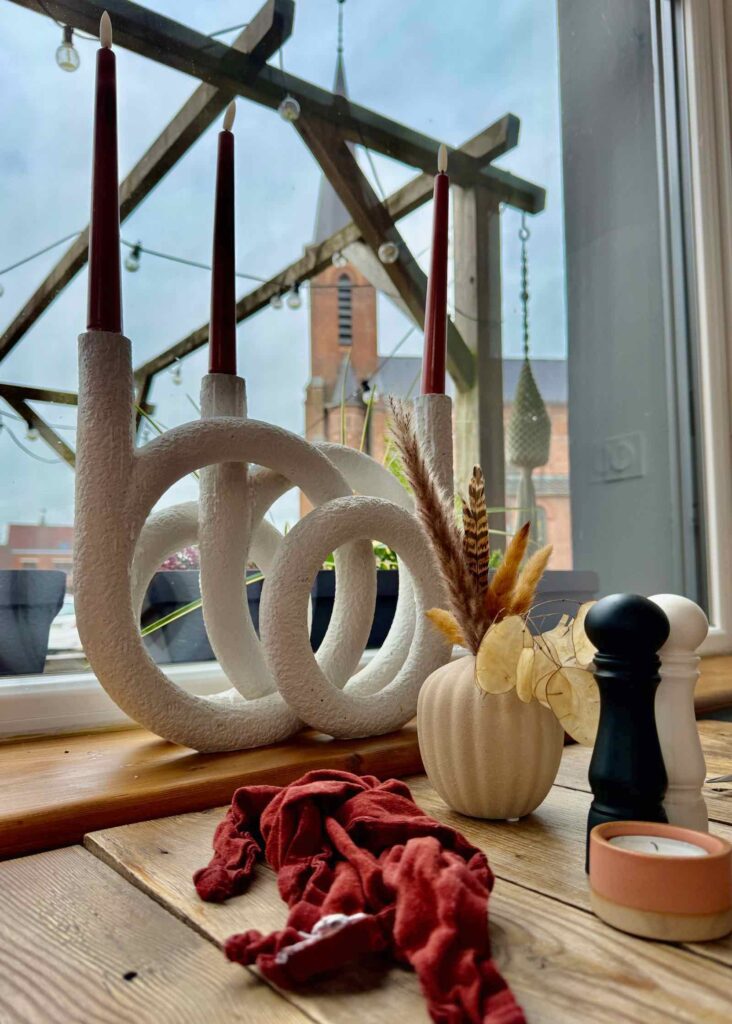 Au-Koning-van-Peene-a-Zuytpeene-deco-et-clocher-eglise