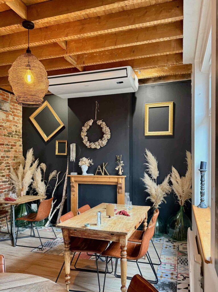 Au-Koning-van-Peene-a-Zuytpeene-fond-salle