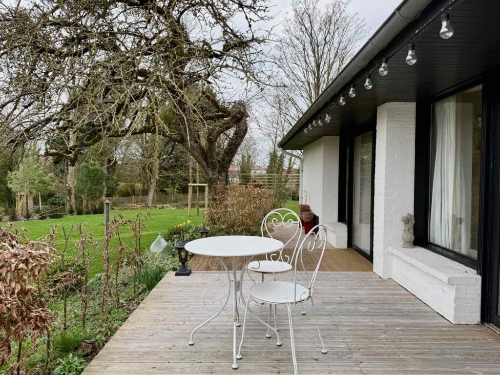 Un-Matin-de-mai-Verlincthun-table-exterieure