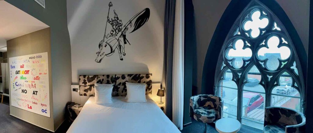 En-Wallonie-si-on-dormait-dans-une-ancienne-eglise-hotel-Dream-Mons-exterieur-arriere.panoramique