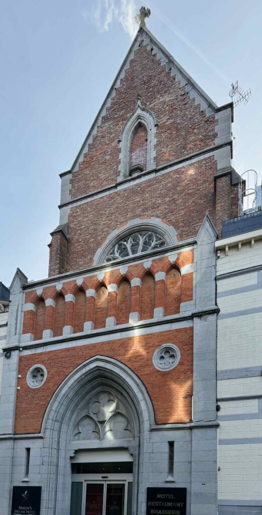 En-Wallonie-si-on-dormait-dans-une-ancienne-eglise-hotel-Dream-Mons-exterieur-avant