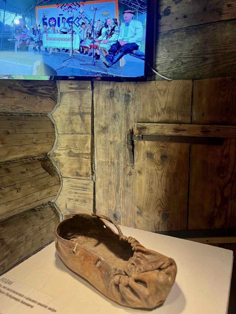 Authentique chaussure de montagnard des Carpates