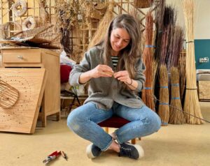 Cinq-activites-a-faire-dans-les-7-Vallees-stage-Helix-Atelier-Hombeline-Cardin-au-travail