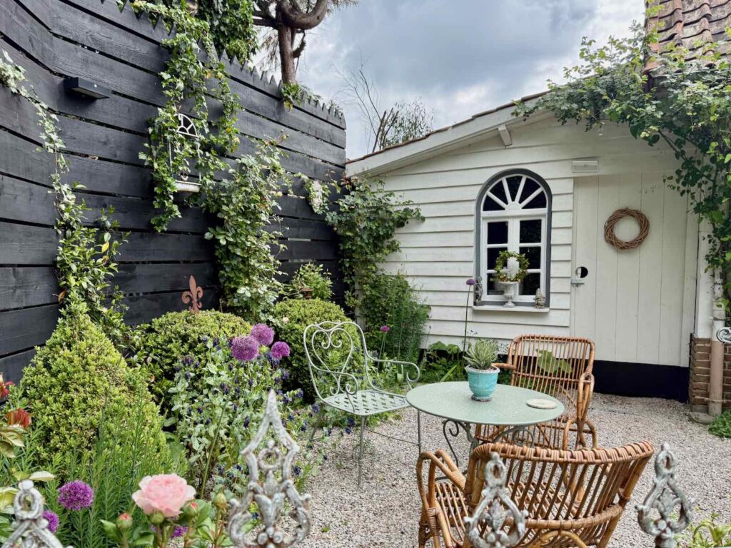 Doudeauville-Jardin-de-la-Maison-des-champs-appentis