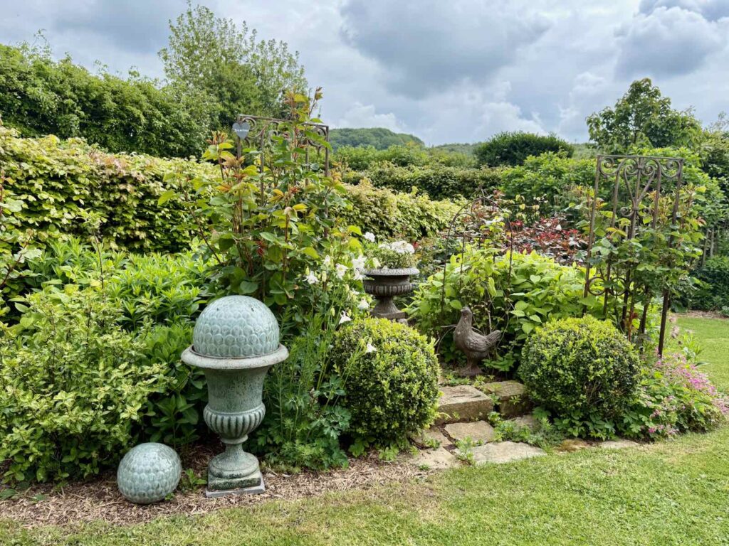 Doudeauville-Jardin-de-la-Maison-des-champs-massif-plantes