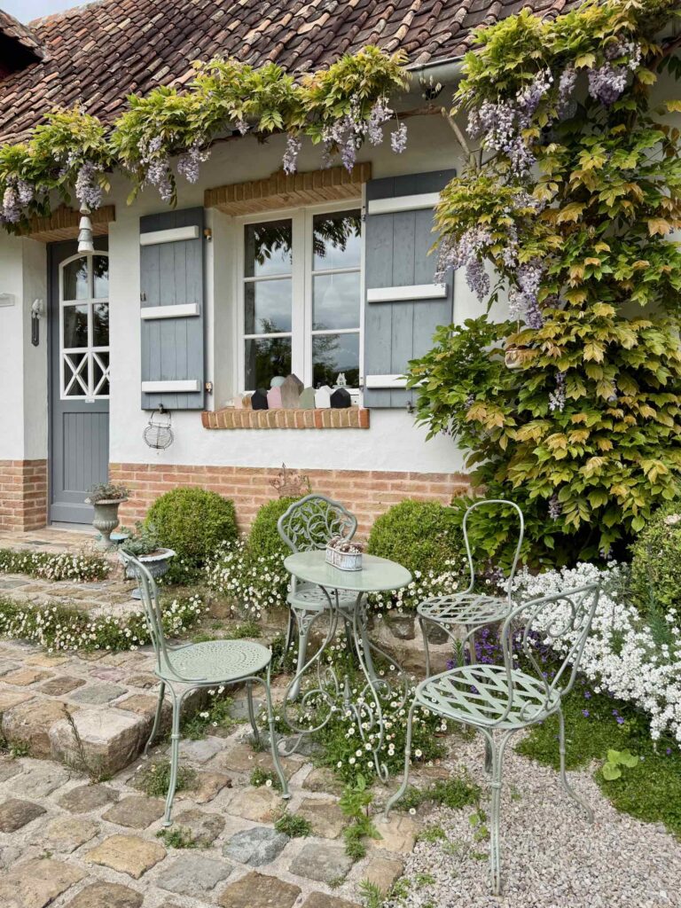 Doudeauville-Jardin-de-la-Maison-des-champs-salon-de-jardin