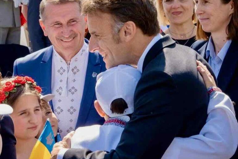 Emmanuel Macron et les Ukrainiens à Paris le 8 mai